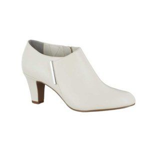 Easy Street White Zandra Booties